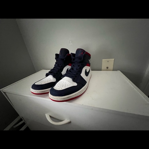 aj1 mid se usa